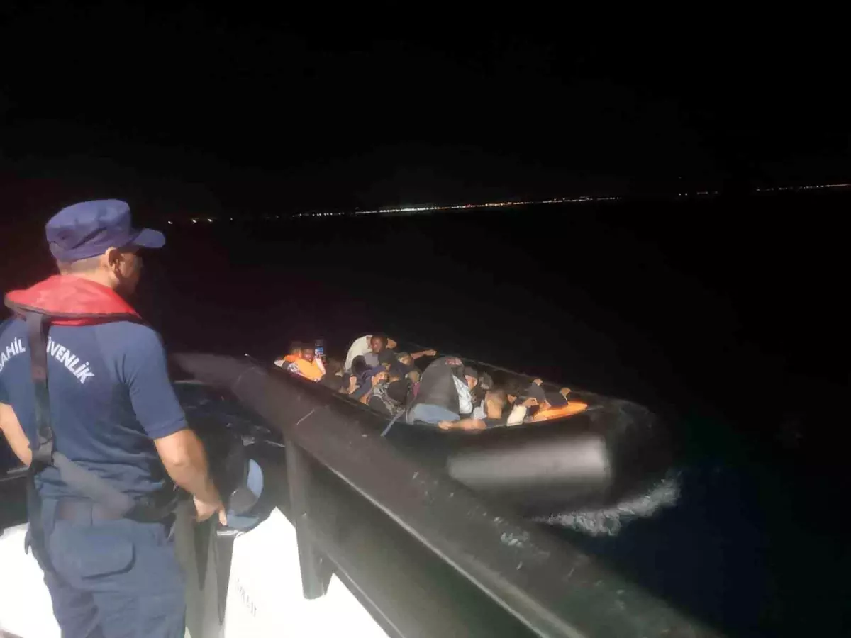 ayvalikta 15 duzensiz gocmen yakalandi zqOGdNux