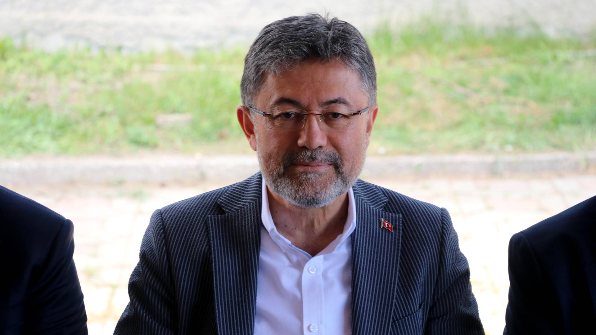 bakan yumakli ciftcilerin hesabina bugun 45 milyar liralik destek aktarilacak 825M1t8M