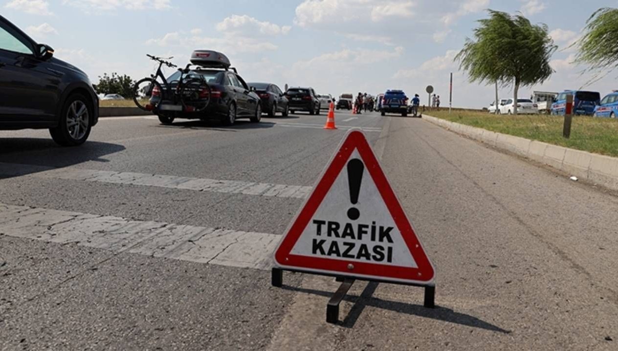 diyarbakirda kamyon sarampole devrildi surucu hayatini kaybetti 4yBc5C1X