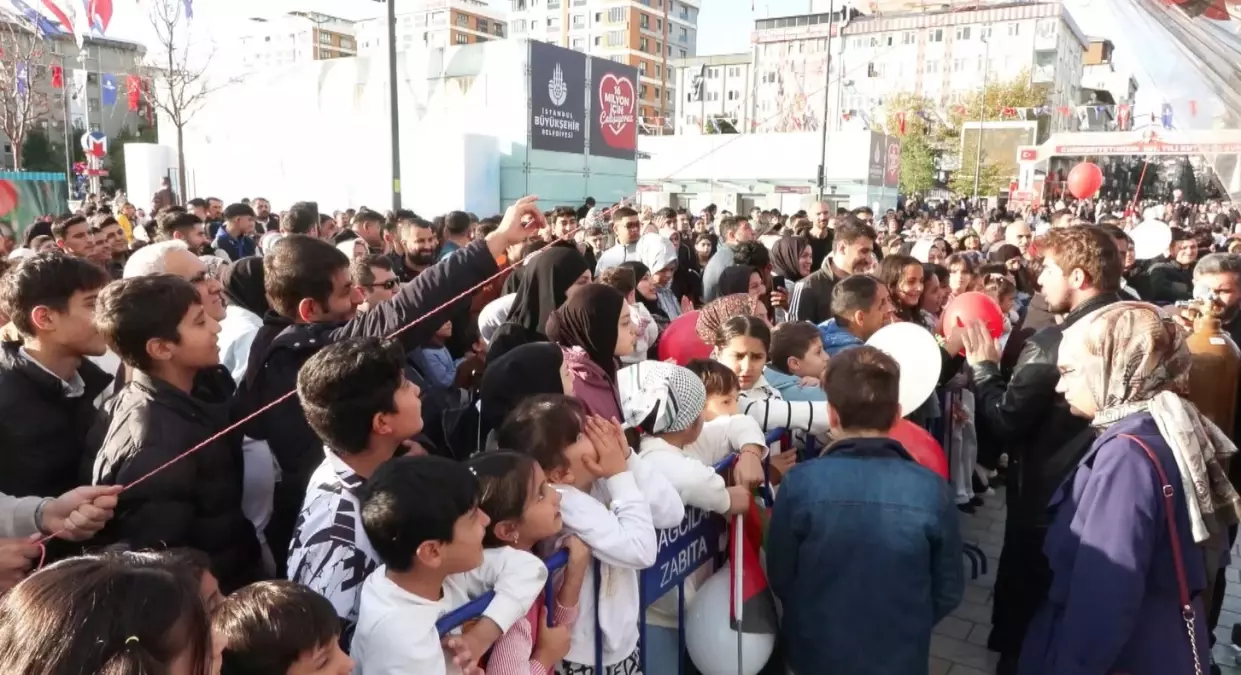 dunya kiz cocuklari gununde gazzeye destek balonlari gokyuzune birakildi yJQKuf6X.jpg