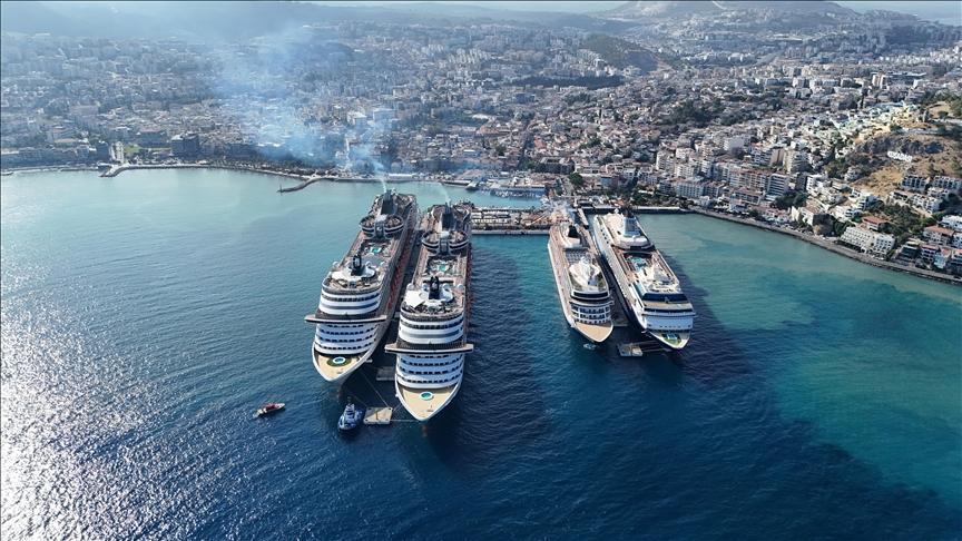 istanbulda kruvaziyer limanlarinda 410 binden fazla yolcu agirlandi VPEz7w72