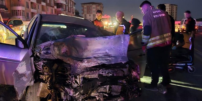 hatayda otomobil ile minibus carpisti cok sayida yarali var zORqNJzM.jpg