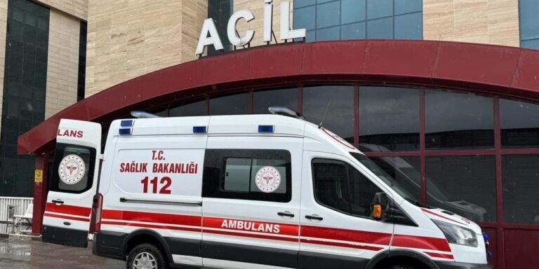 cop-kamyonu-ile-ticari-arac-carpisti-3-yarali-RhHpkEjW