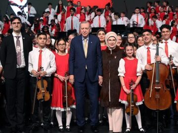 Cumhurbaşkanı Erdoğan, Çocuk Orkestrası ve Korosu Konseri’nde Gençlerle Bir Araya Geldi