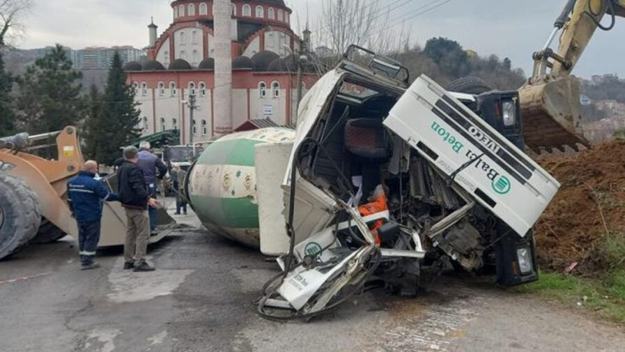 Diyarbakır’da Beton Mikseri Devrildi, Bir Kişi Yaralandı