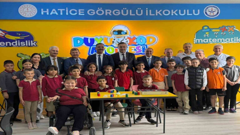turkiyede-ilk-kez-ozel-cocuklar-icin-duyu-kod-atolyesi-acildi-DN1IpGBD