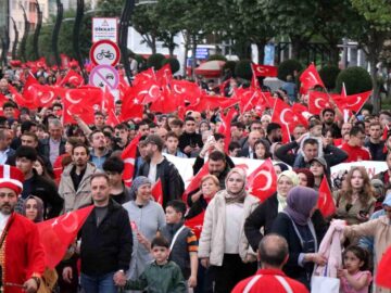 Bolu’da 200 Metrelik Türk Bayrağıyla Görkemli Yürüyüş