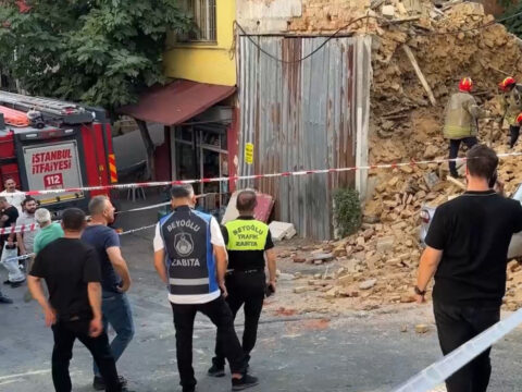 Gurultuyu duyan disari kostu beyoglunda bir bina coktu dIGaclM2