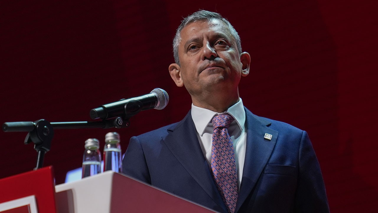 Ozgurozelyeni parti genel baskanligina secildi nWm9y6Jr